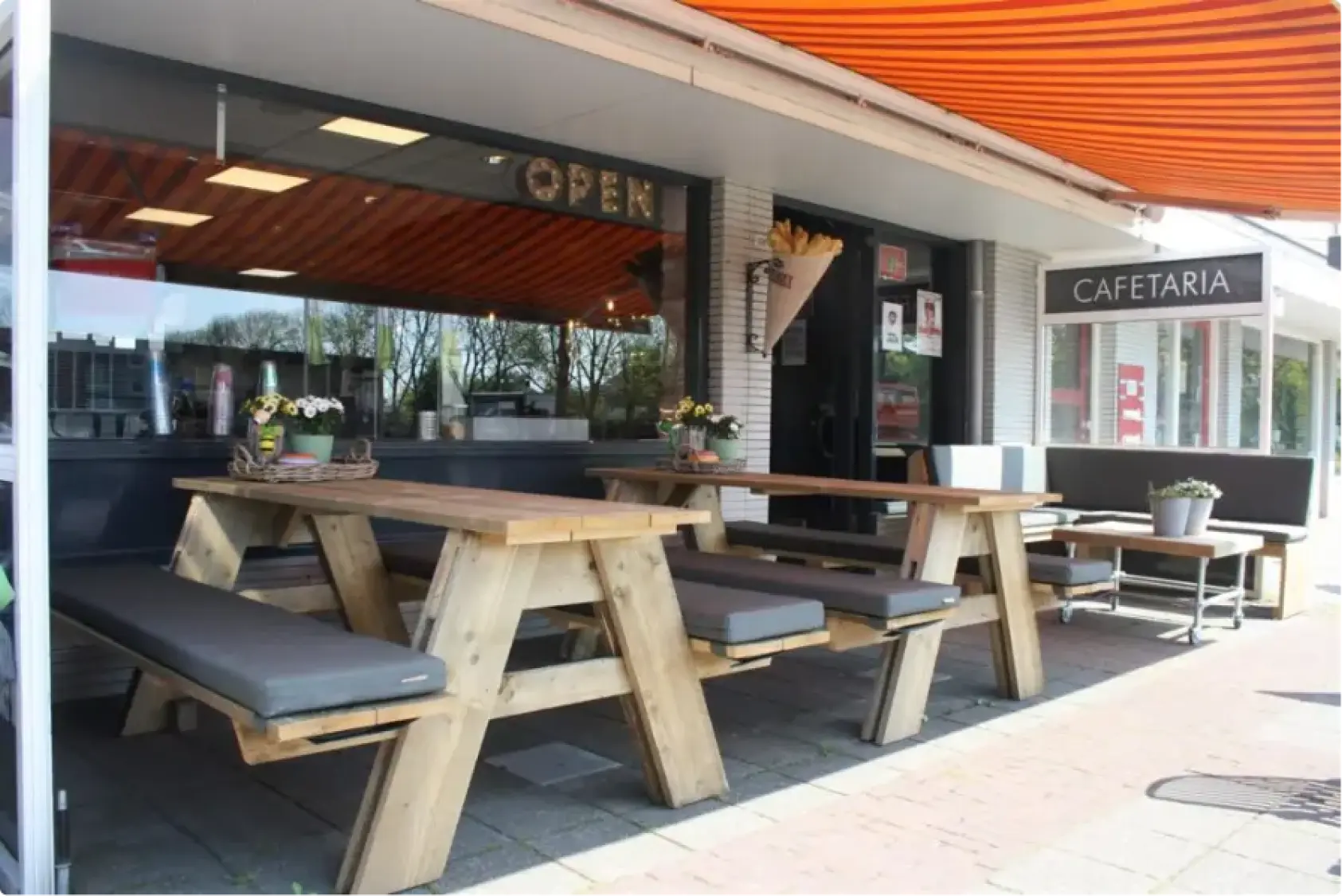 Cafetaria met terras