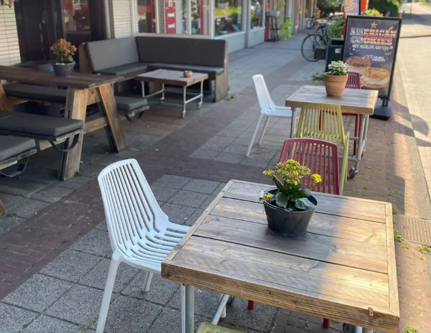 Terras van cafetaria